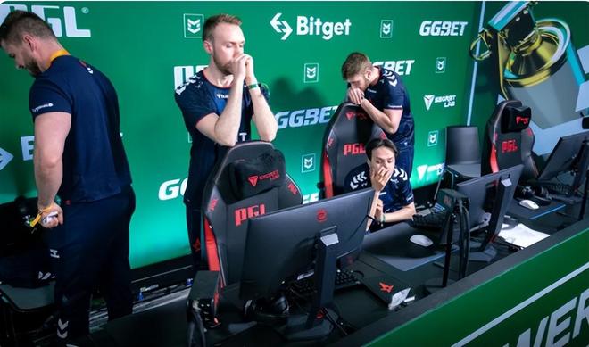 一个拥有强 一个拥有强